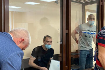 Адвокат Айдар Сейтумеров и обвиняемые сделали несколько замечаний по ходу исследования письменных материалов.