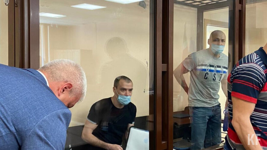 Адвокат Айдар Сейтумеров и обвиняемые сделали несколько замечаний по ходу исследования письменных материалов.