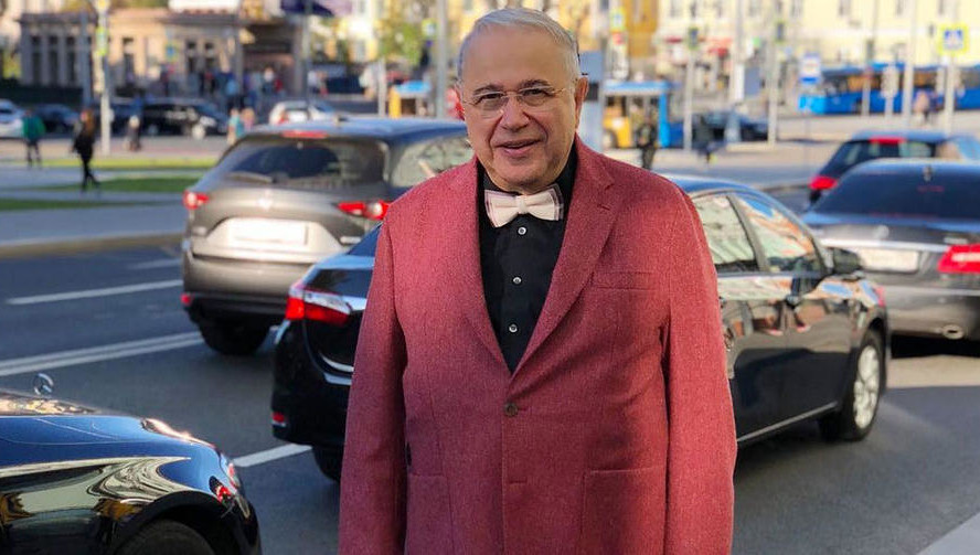 Сейчас он проходит плановую проверку в больнице.