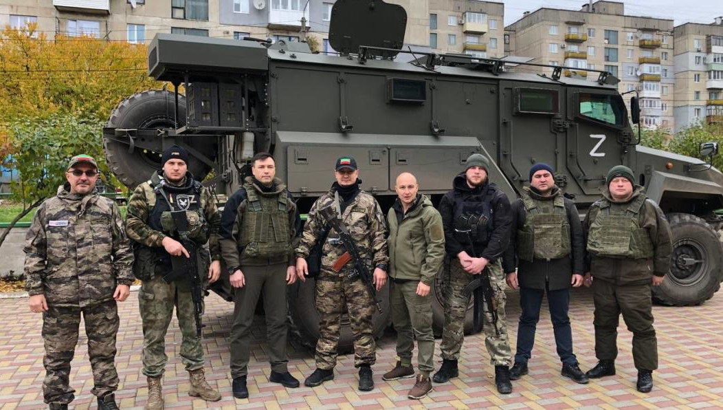 Также с чиновником поездку на Донбасс совершил депутат Госсовета Татарстана от ЛДПР Эдуард Шарафиев.