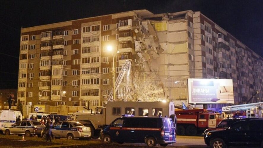 Работы по разбору завалов на месте обрушения жилого дома в Ижевске завершены