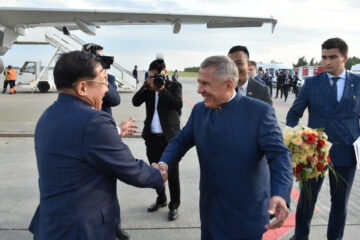 Верховный главнокомандующий Вооруженными силами Мьянмы прибыл с частным визитом в Татарстан.