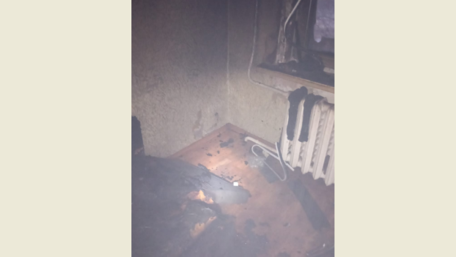 Причиной возгорания мог стать непотушенный окурок.