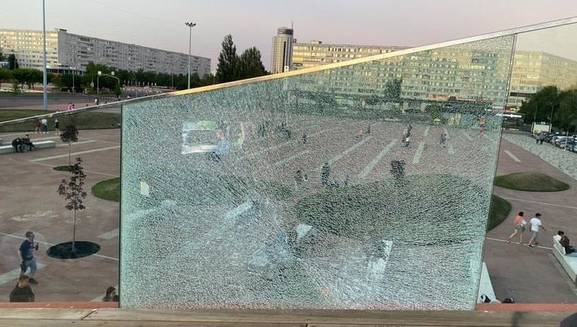 Неизвестные повредили часть амфитеатра.