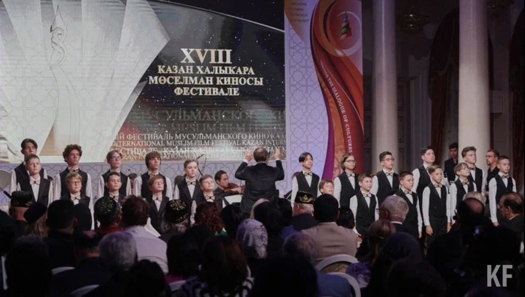 Весь день режиссёры и продюсеры демонстрировали свои кинотворения.