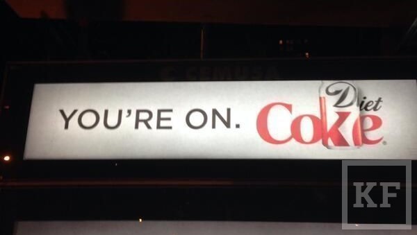 Coca-Cola в недавнем времени запустила новую рекламную кампанию под слоганом you’re on. Совмещенный на баннерах с названием напитка