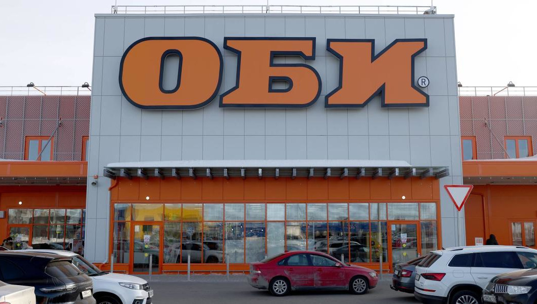 Остальные магазины по стране возобновят работу до конца праздников.