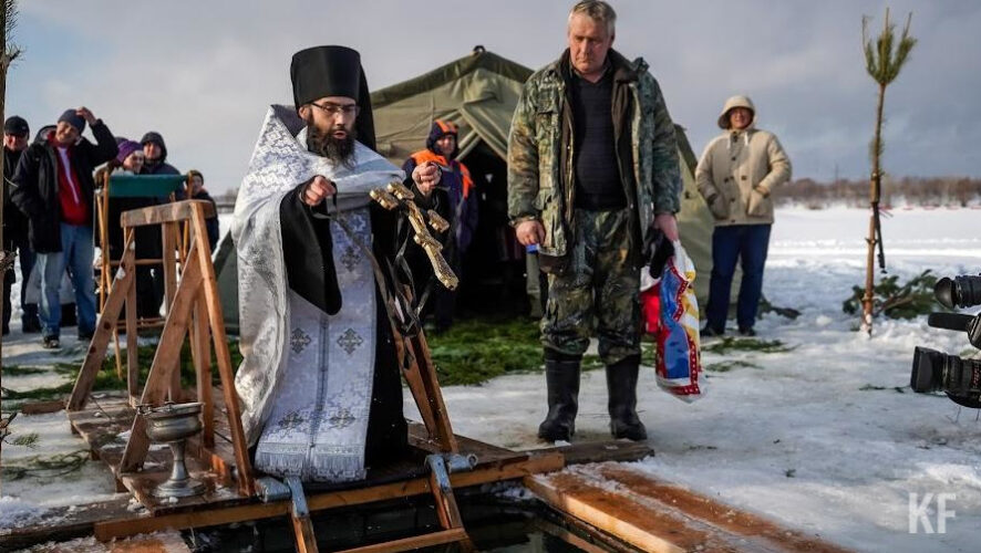 При выходе из воды надо растереться махровым полотенцем