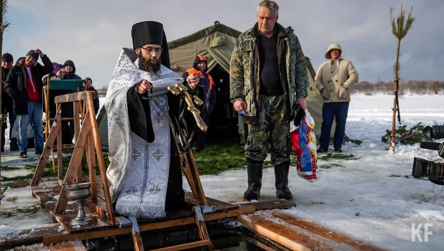 При выходе из воды надо растереться махровым полотенцем
