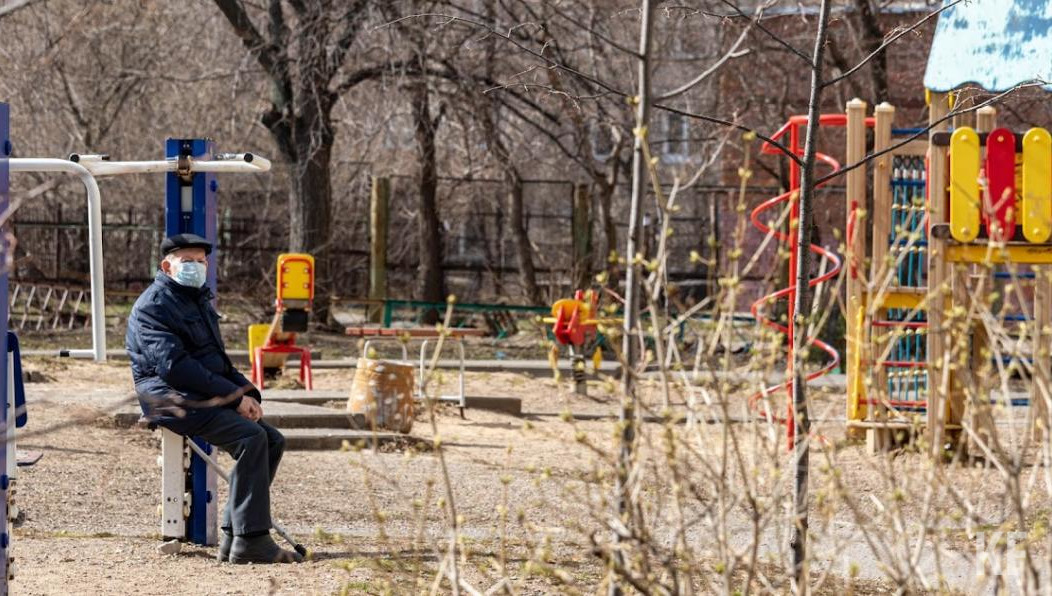 Третьеклассник получил травму во время катания на карусели.