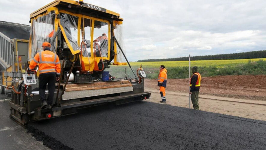 С 2018 года расходы на строительство и ремонт дорог в столице Татарстана выросли в четыре раза - сейчас эта сумма составляет 27 миллиардов рублей. Большая часть денег ушла на Горьковское шоссе