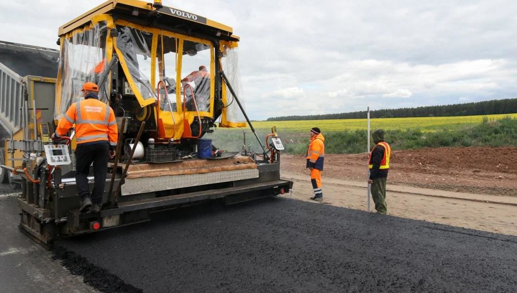 С 2018 года расходы на строительство и ремонт дорог в столице Татарстана выросли в четыре раза - сейчас эта сумма составляет 27 миллиардов рублей. Большая часть денег ушла на Горьковское шоссе