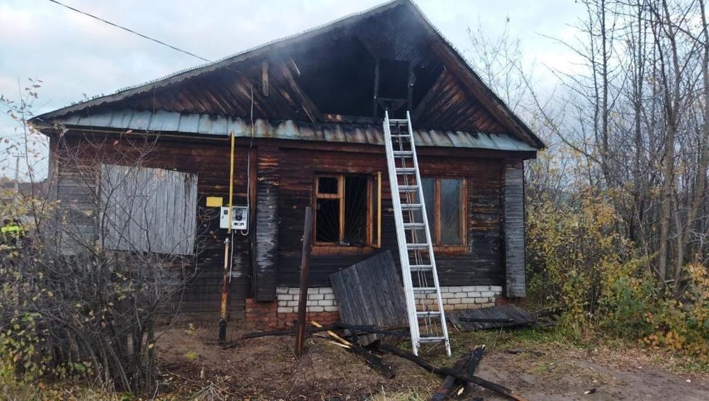 Второй пострадавший в возрасте около 35-40 лет госпитализирован.