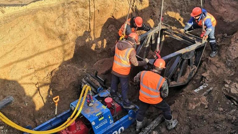 Рабочие реконструировали восемь насосных станций