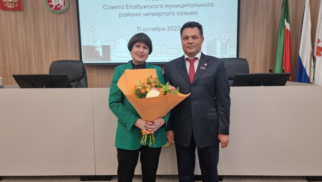 Ранее женщина возглавляла аппарат совета района.