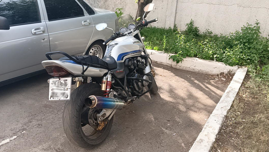 Мужчина рассекал по автограду без прав.