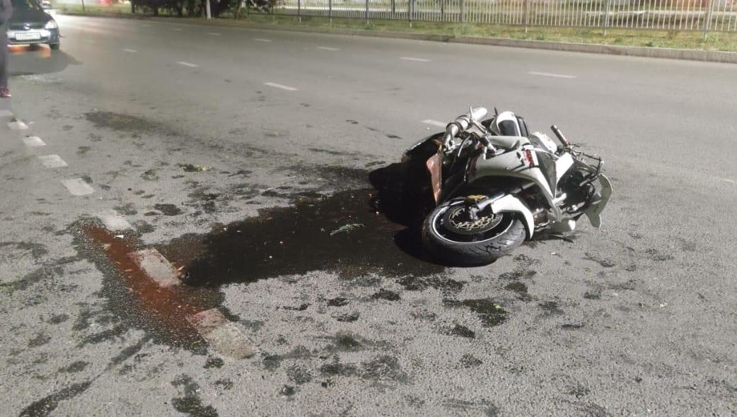 Водитель автомобиля не уступил дорогу мотоциклисту.