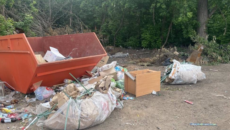 Администрацию Вахитовского и Приволжского районов просят подать заявку на вывоз мусора.