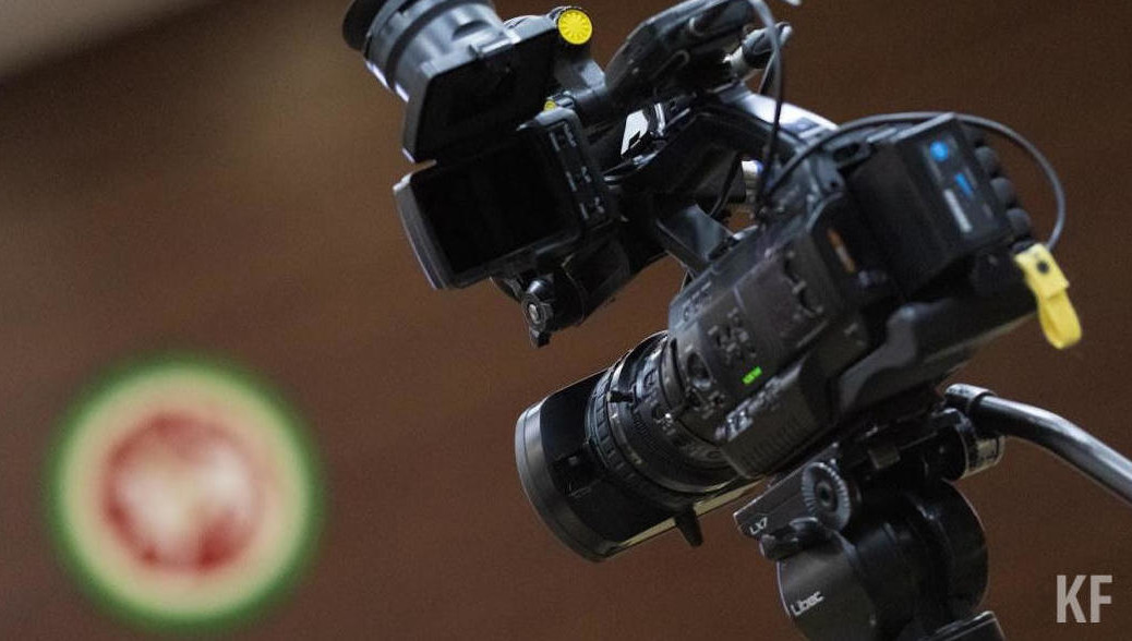 Картина рассказывает истории журналиста Александра Казакова.