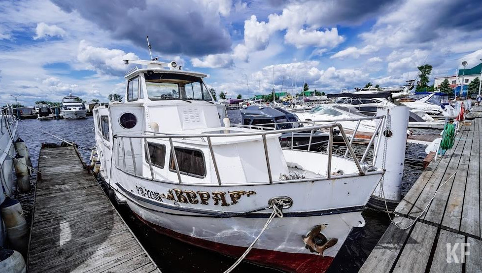 Их уплатило таинственное третье лицо.