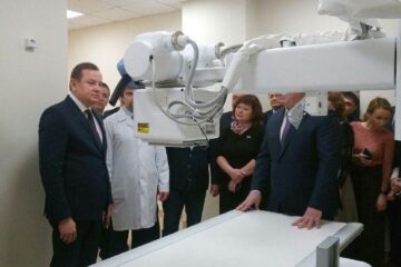 Министр здравоохранения Татарстана Адель Вафин принимает участие в торжественном открытии поликлиник после капитального ремонта.