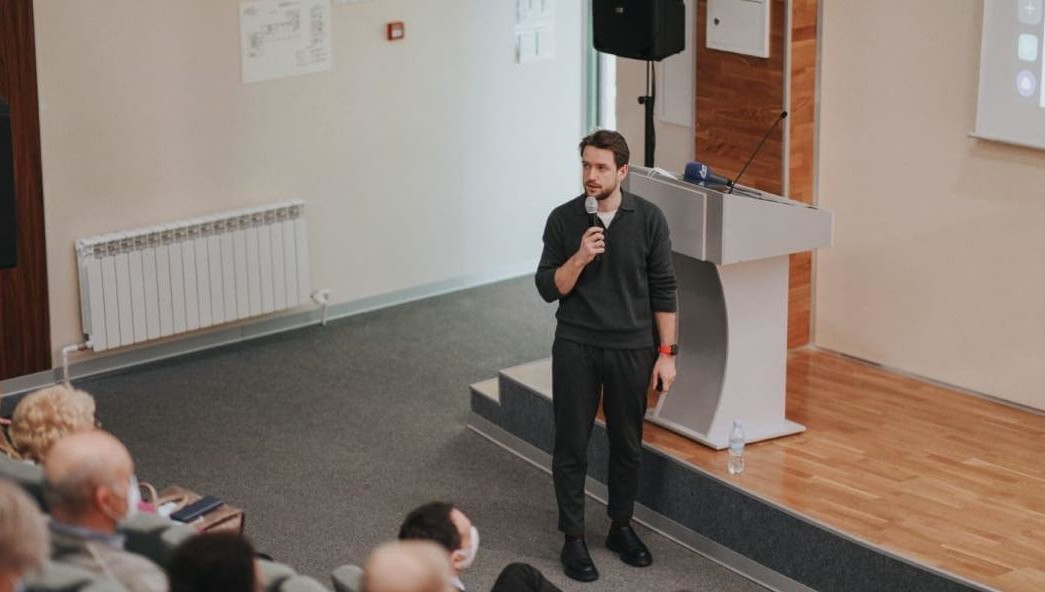 Антона Севастьянова подозревают в незаконном получении 130 тысяч рублей.