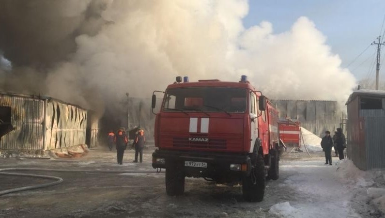 На обувной фабрике в посёлке Чернореченский Новосибирской области из-за сильного пожара погибли десять человек