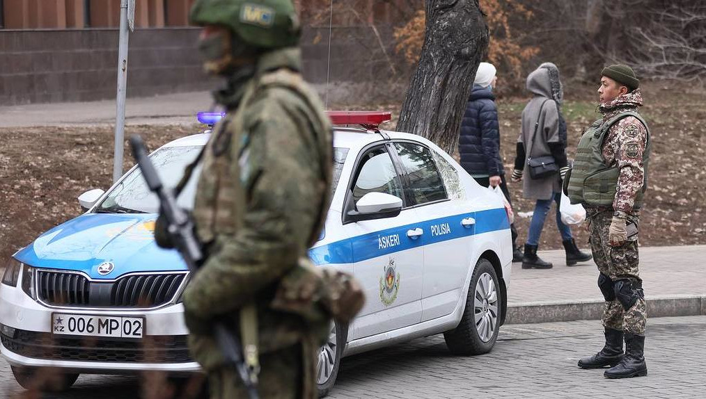 Огромную помощь приезжему туристу также оказали граждане Казахстана русского происхождения.