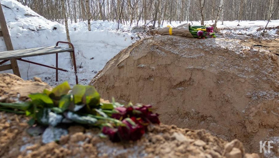 Она возвращалась с работы домой.