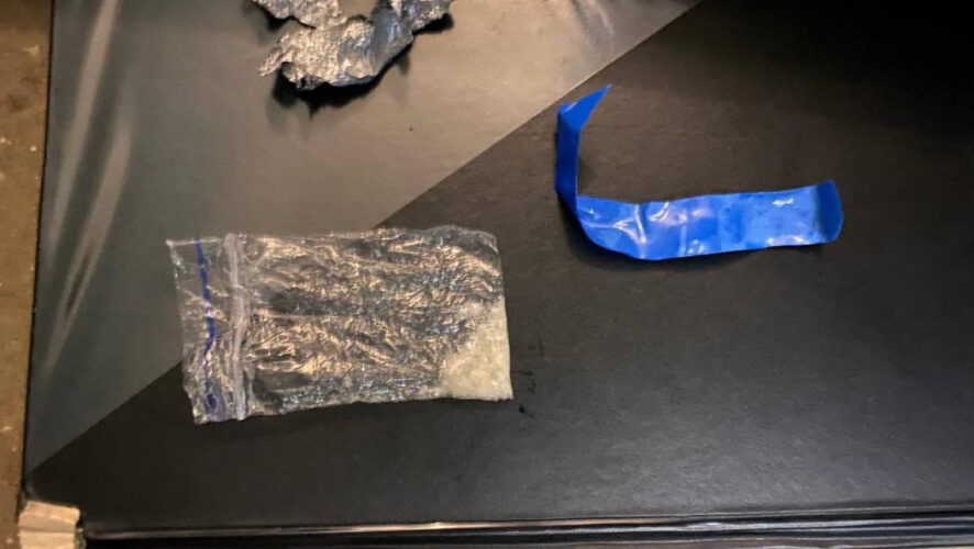 Пакетик у него нашли в кармане трико.