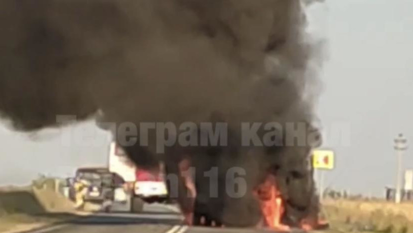 Площадь горения составила шесть квадратных метров.