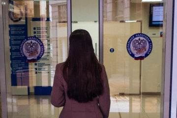 Она обманывала несведущих иностранцев при выдаче ИНН.