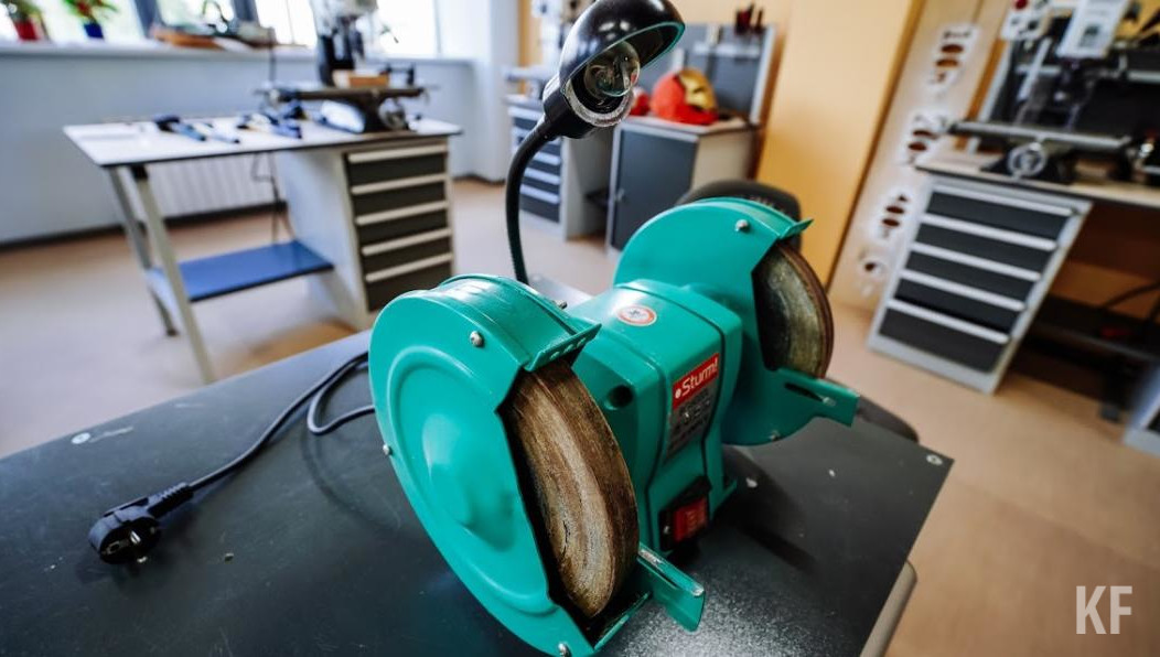 За неделю мужчина украл из кафе целый набор.