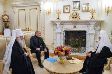 Священнослужитель выразил признательность лидеру республики за неизменное внимание к вопросам развития церковной жизни в Татарстане.