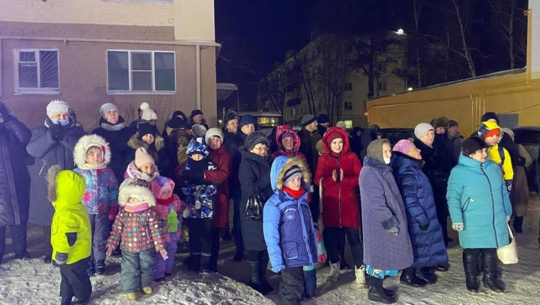 Каждая семья получила в подарок мультиварку.