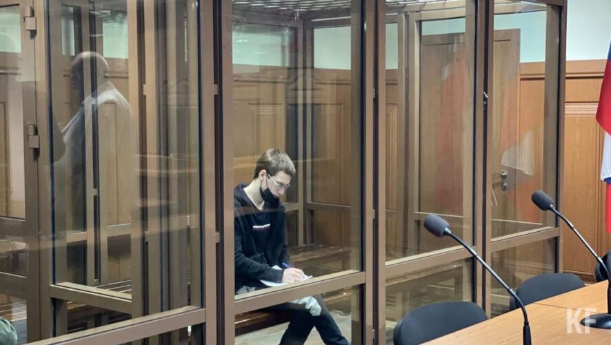 Суд исследует вещдоки по делу о тройном убийстве с особой жестокостью.