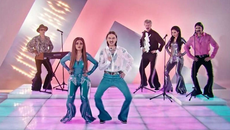 Выступление должно было пройти в рамках тура We are Little Big.