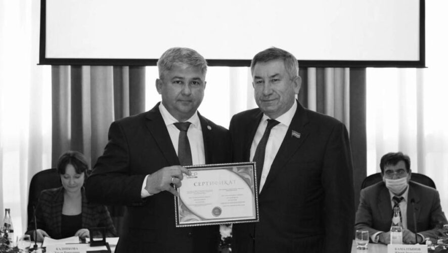 Информация о смерти Ганиева появилась в официальном телеграм-канале мэра Зеленодольска Михаила Афанасьева.