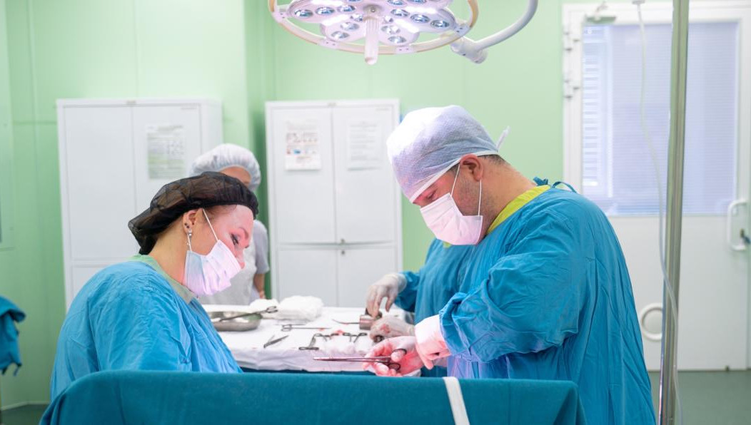 Миоматозный узел извлекли через маленький разрез по передней стенке матки