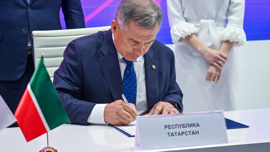 Всего на полях форума президент Татарстана провёл 35 встреч.