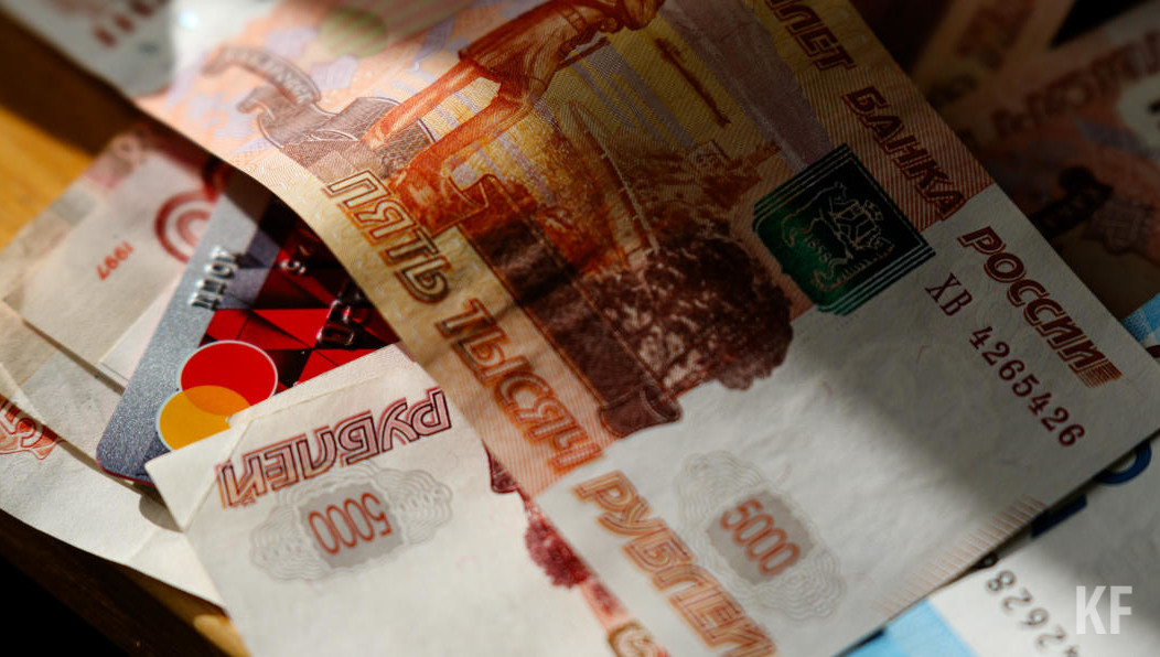 Самыми высокооплачиваемыми вакансиями также стали дизайнер-консультант и менеджер отдела продаж.