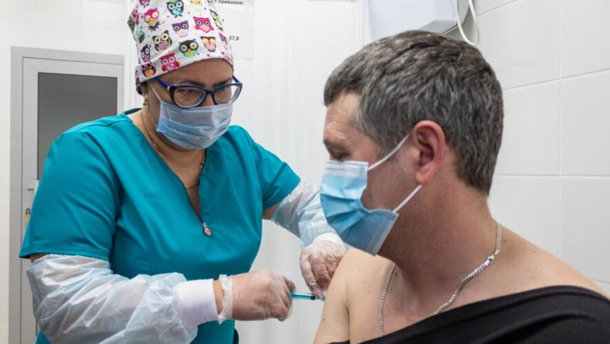 В столице Татарстана работает шесть мобильных пунктов вакцинации. Рассказываем