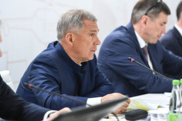 Глава Татарстана призвал руководство заводов использовать меры поддержки по линии службы занятости