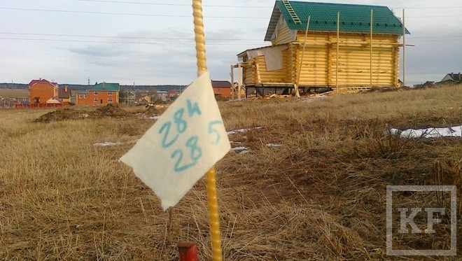 В неподъемных долгах оказалась многодетная семья из нефтяной столицы Татарстана. Земельный участок
