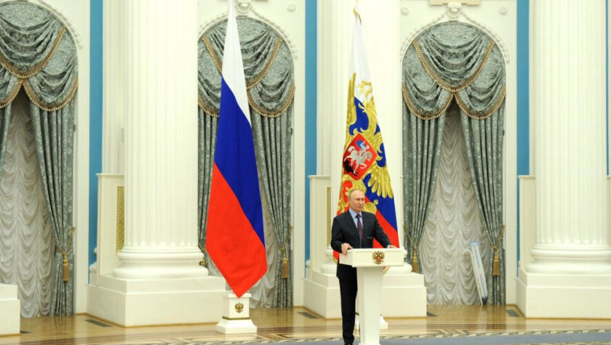 Президент России подписал указ о выплате им по 10 тысяч рублей.