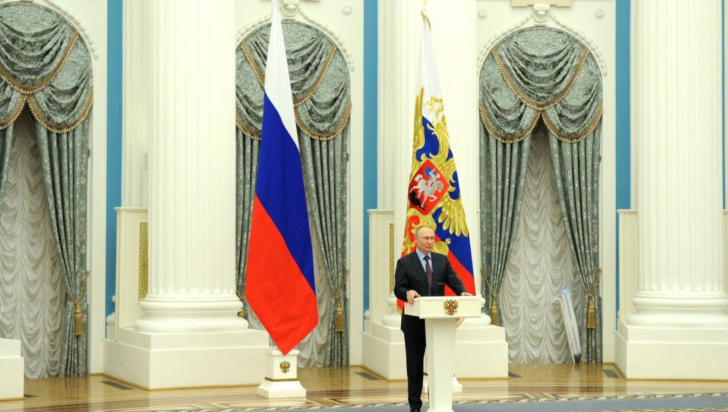 Президент России подписал указ о выплате им по 10 тысяч рублей.