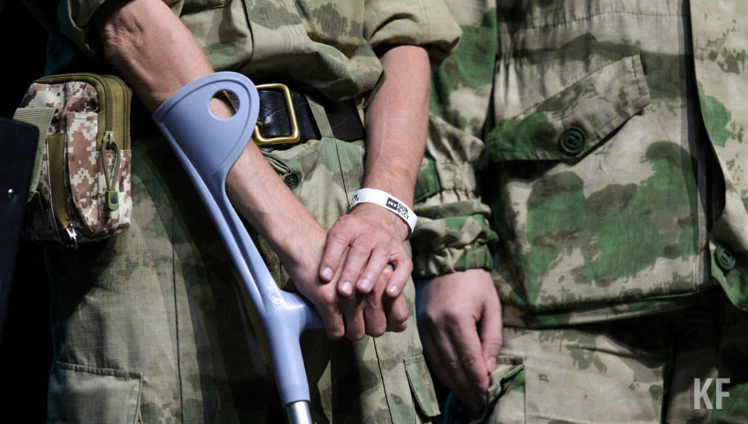 Действующие военнослужащие могут получить медицинскую помощь в госпиталях Министерства обороны.