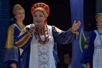 Надежда Бабкина на празднике «Каравон» восхищалась многонациональностью