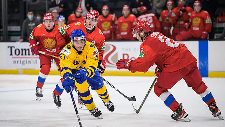 Россияне уступили в первой игре турнира со счётом 6:3.