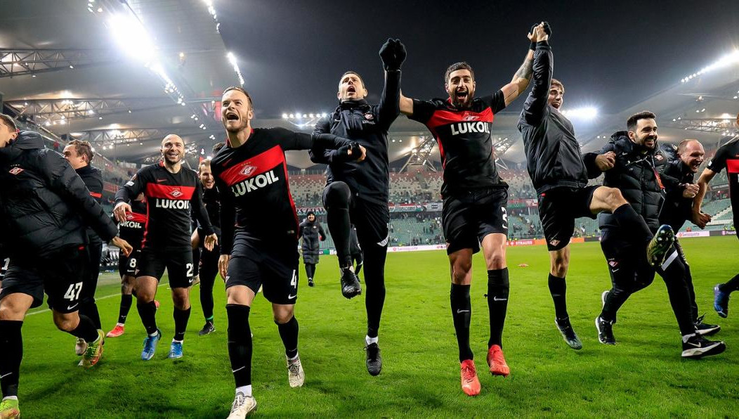 Два наших клуба попали в еврокубковую весну.